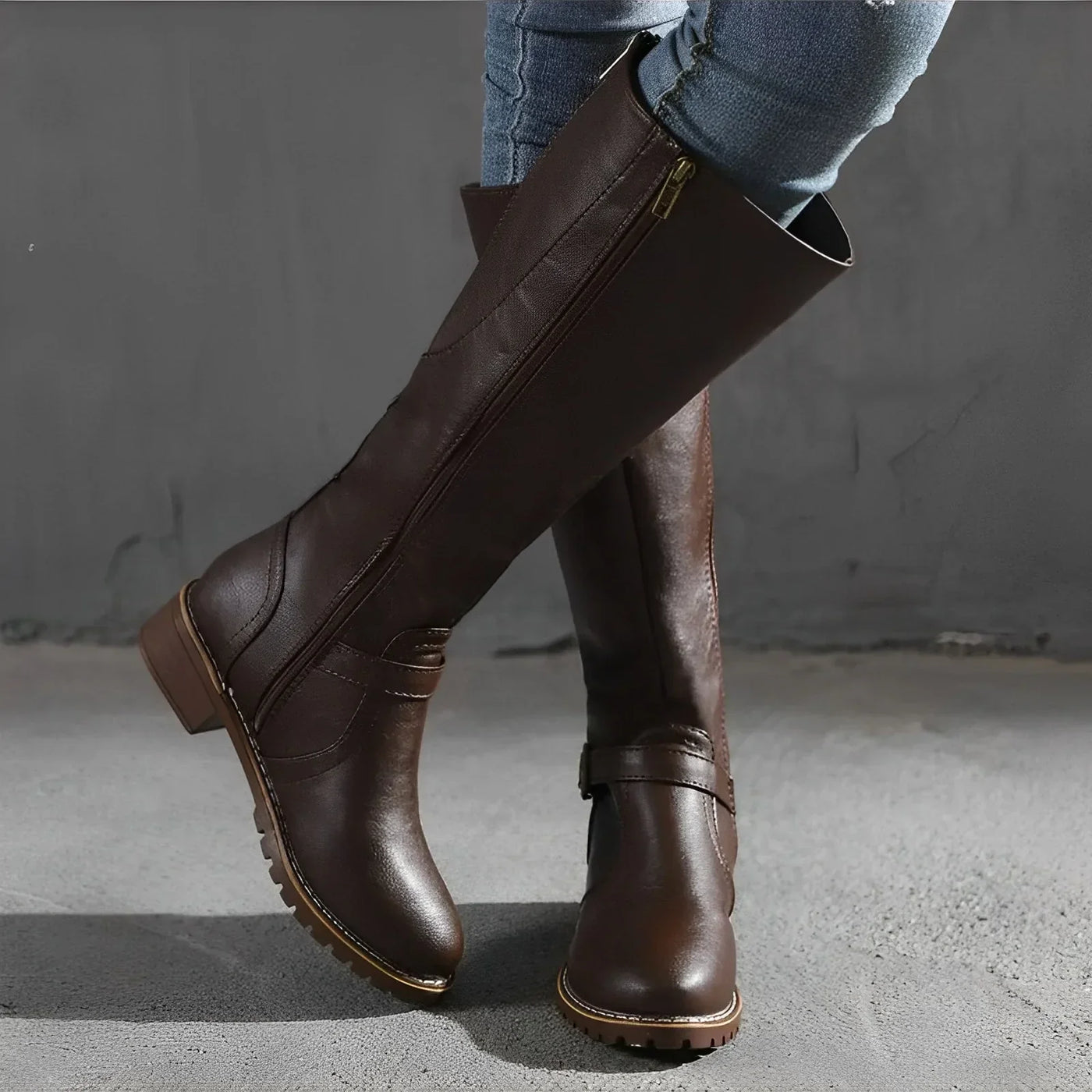 Victoria - Lange Stiefel mit Metallschnalle