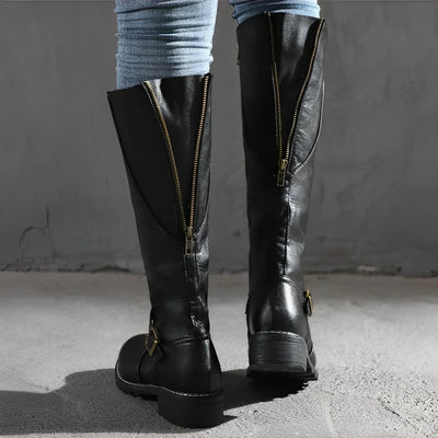 Victoria - Lange Stiefel mit Metallschnalle