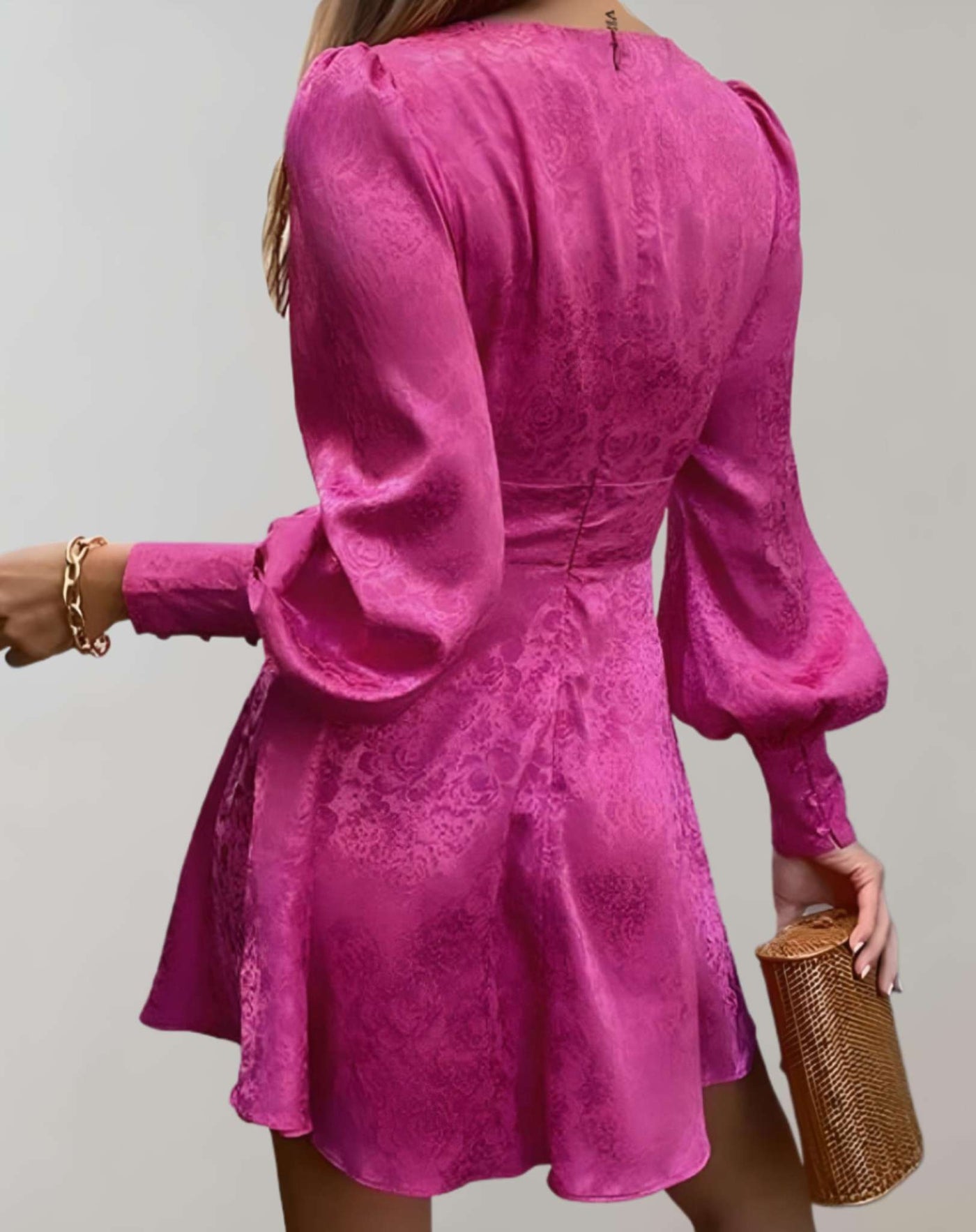 Bernice - Minikleid mit langen Puffärmeln aus Samtstoff und tiefem V Ausschnitt Kleid