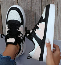 Damen Sneaker – Modische Turnschuhe im Farbmix mit Bequemer Sohle in Schwarz
