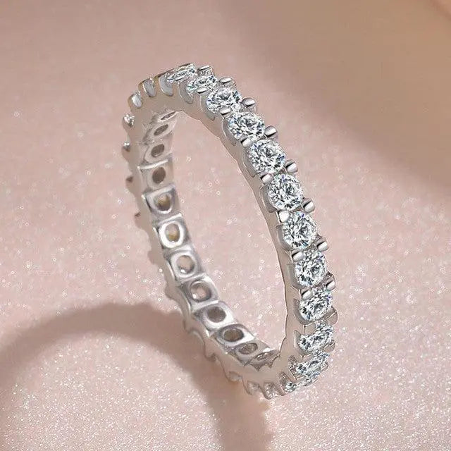 Ulla – Funkelnder Eternity-Ring