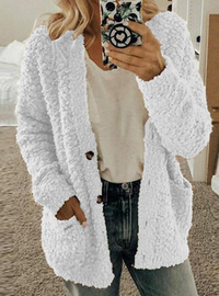 Carlotta - Kuschelige Strickjacke für Damen in Weiß