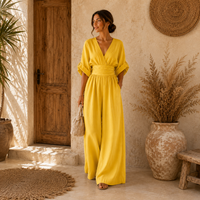 Daniela | Eleganter Jumpsuit mit V-Ausschnitt und weitem Bein in Gelb
