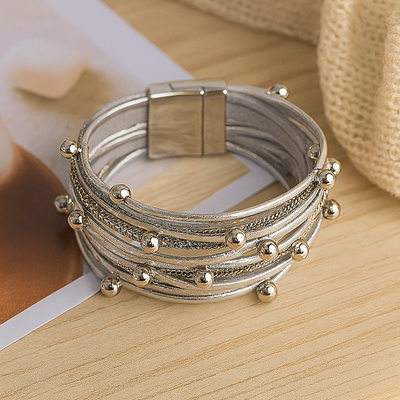 Mehrlagiges Lederarmband für Damen – Roségold mit Perlen und Kristall-Akzenten