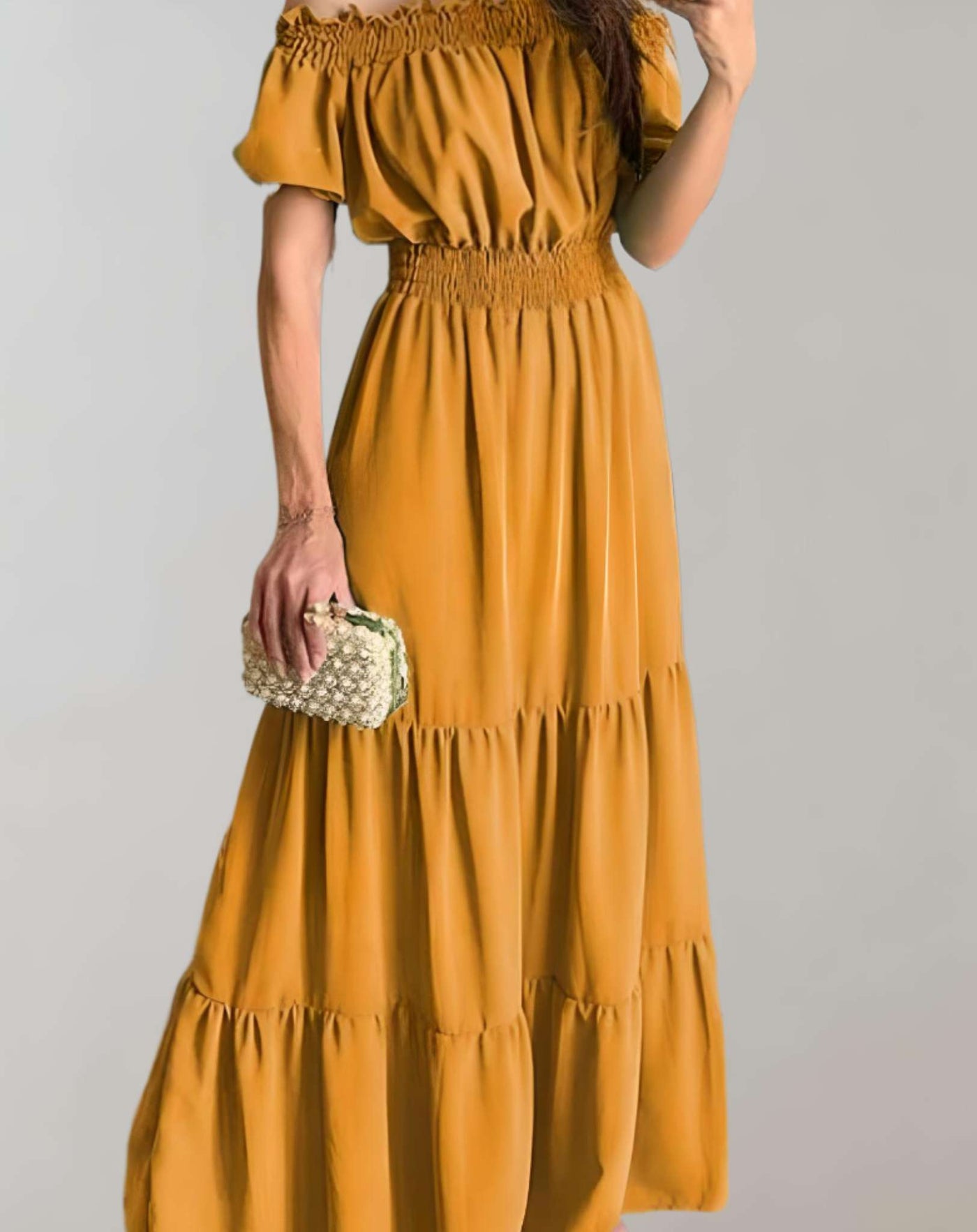 Cheena - Schulterfreies gerüschtes langes Maxikleid