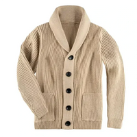 Gerippte Strickjacke mit Kragen in Beige