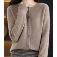 Damen Strickjacke aus Merinowolle – Rundhals-Design für jede Jahreszeit in Braun