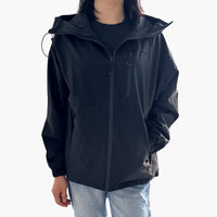 Damen jacke mit Kapuze und Reißverschlusstaschen in Schwarz