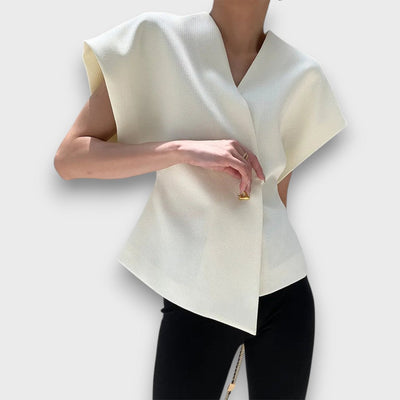 Selene – Minimalistisches Drapier-Top mit Goldakzent