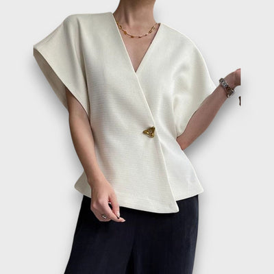 Selene – Minimalistisches Drapier-Top mit Goldakzent