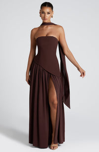 Lina | Damen Bandeau Seitenschlitzen Hochzeitsgastkleid in Braun