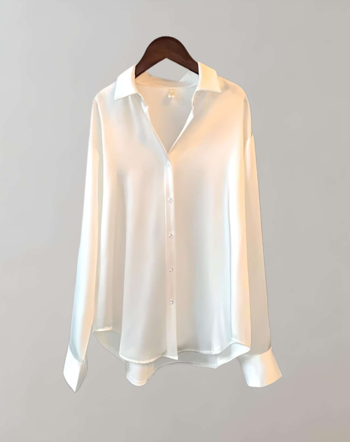 Ethel - Pullover mit tiefem V Ausschnitt und Knöpfen aus Seidenstoff Sweater