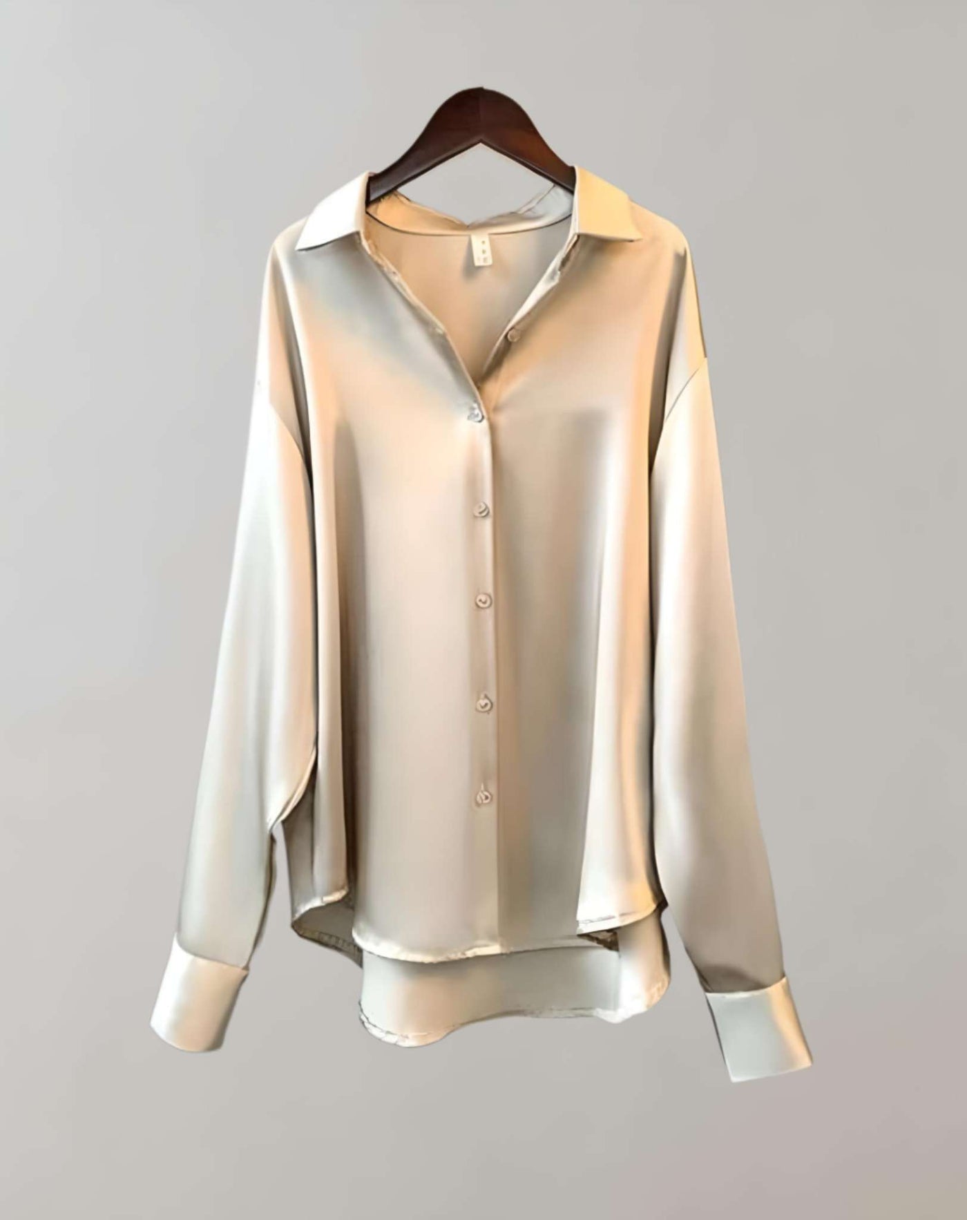 Ethel - Pullover mit tiefem V Ausschnitt und Knöpfen aus Seidenstoff Sweater