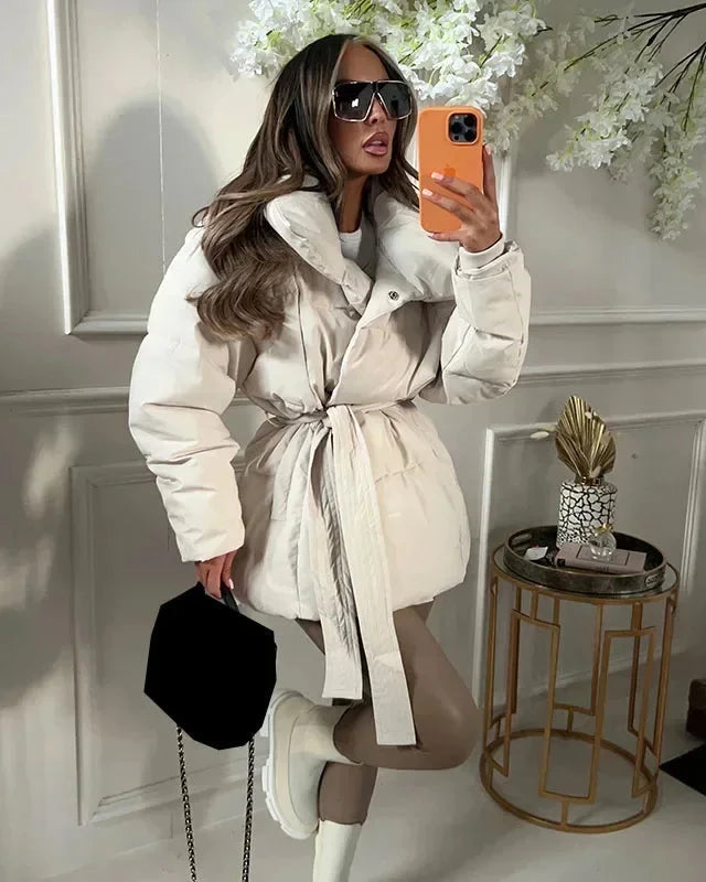 Gesteppte Damenjacke mit Gürtel und Überkragen – Warme Winterjacke für Damen