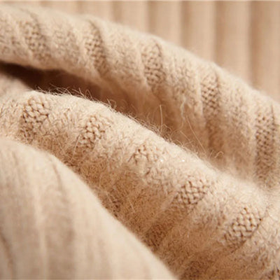 Sonia  - Gerippter Rollkragenpullover mit Ballonärmeln