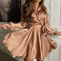 Damen Langarm Wickel Mini Satin Kleid in Braun