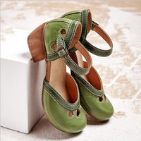 Darcey - Vintage-inspirierter Stil mit einer Retro-Ästhetik Sandalen Damen | Klassischer Riemen über dem Spann in Grün