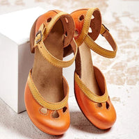 Darcey - Vintage-inspirierter Stil mit einer Retro-Ästhetik Sandalen Damen | Klassischer Riemen über dem Spann in Orange