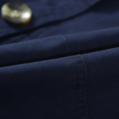 Herren Trench coat mit Knopfverschluss und Taschen Details