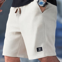 Herren Bermuda Shorts mit komfortabler Passform und verstellbarem Kordelzug in Weiß