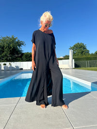 Aerielle™ Zeitlose feminine Ausstrahlung in Schwarz