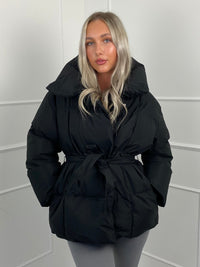 Elina™ | Gesteppte Kurzjacke mit Taillengürtel in Schwarz