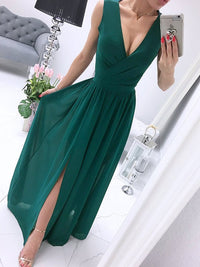 Elegantes, fließendes Chiffonkleid mit V-Ausschnitt und seitlichen Schlitzen für besondere Anlässe in Grün