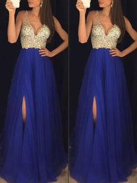 Elegantes langes Kleid mit funkelndem Paillettenschlitz und fließendem V-Ausschnitt in Saphirblau
