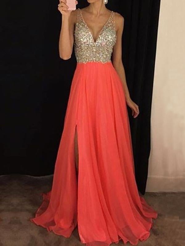 Elegantes langes Kleid mit funkelndem Paillettenschlitz und fließendem V-Ausschnitt