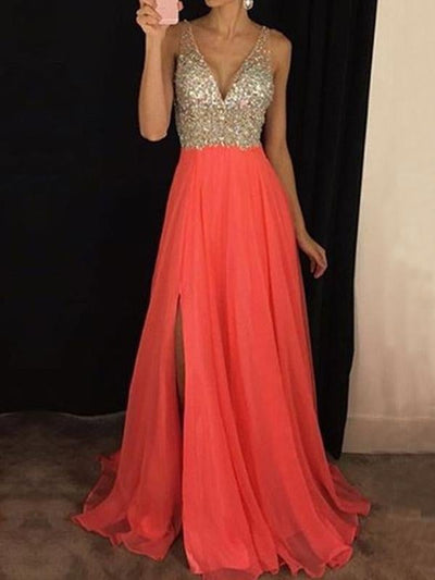 Elegantes langes Kleid mit funkelndem Paillettenschlitz und fließendem V-Ausschnitt