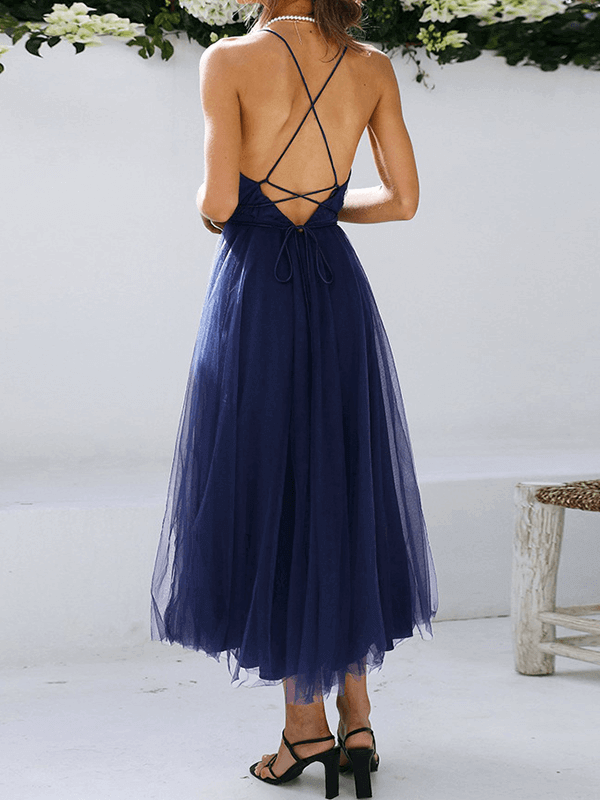 Schickes, Bauschiges Midi-Trapezkleid aus fließendem Tüll, rückenfrei, mit zarten Trägern und V-Ausschnitt für Damen, ideal für Cocktailpartys