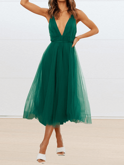 Schickes, Bauschiges Midi-Trapezkleid aus fließendem Tüll, rückenfrei, mit zarten Trägern und V-Ausschnitt für Damen, ideal für Cocktailpartys