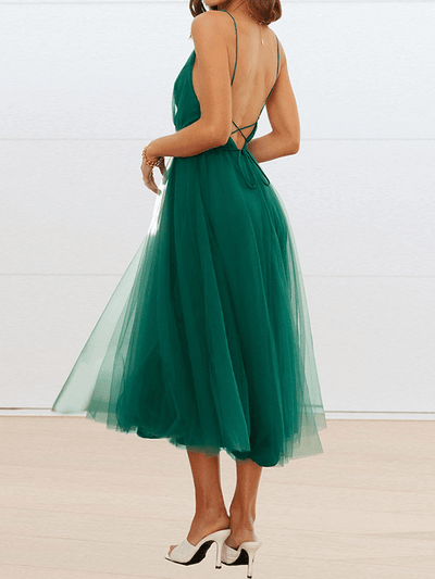 Schickes, Bauschiges Midi-Trapezkleid aus fließendem Tüll, rückenfrei, mit zarten Trägern und V-Ausschnitt für Damen, ideal für Cocktailpartys