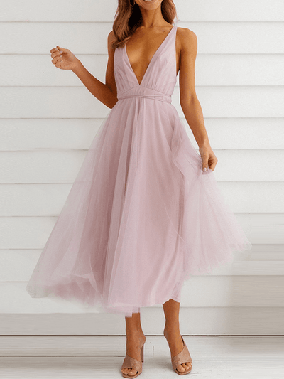 Schickes, Bauschiges Midi-Trapezkleid aus fließendem Tüll, rückenfrei, mit zarten Trägern und V-Ausschnitt für Damen, ideal für Cocktailpartys