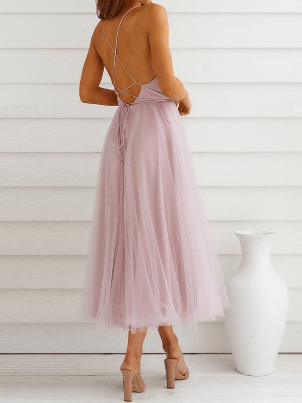 Schickes, Bauschiges Midi-Trapezkleid aus fließendem Tüll, rückenfrei, mit zarten Trägern und V-Ausschnitt für Damen, ideal für Cocktailpartys