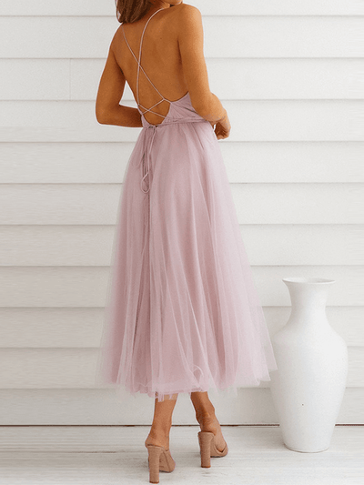 Schickes, Bauschiges Midi-Trapezkleid aus fließendem Tüll, rückenfrei, mit zarten Trägern und V-Ausschnitt für Damen, ideal für Cocktailpartys
