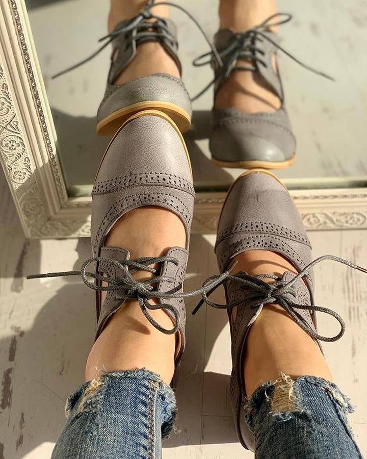 Ilaria- Damen Schnürpumps mit Vintage Design und Blockabsatz