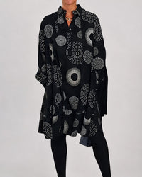 Lacie - Legeres Kleid mit Kragendetail in Schwarz