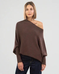 Imke – Asymmetrischer Drapierter Pullover in Braun