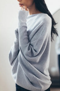 Imke – Asymmetrischer Drapierter Pullover in Grau