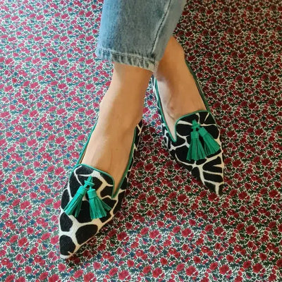Ivana- Loafer mit Animal Print und pinken Quasten