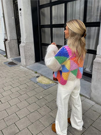 Laetitia - Strickjacke Farbenfroh & Fröhlich in Regenbogen