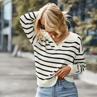 Moderner Look, Gestreifter Pullover mit V-Ausschnitt in Schwarz