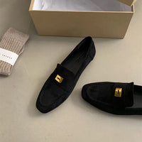 Lina - Britische Schuhe aus leichtem Wildleder in Schwarz