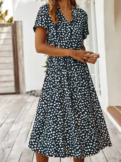Gloria - Elegantes kurzärmliges Hemdblusenkleid mit Polka Dots und Kordelzug in der Taille