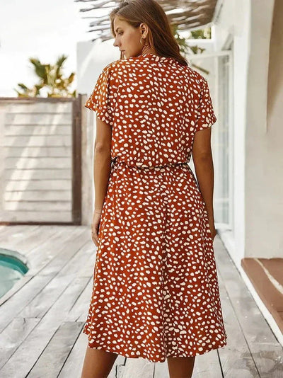 Gloria - Elegantes kurzärmliges Hemdblusenkleid mit Polka Dots und Kordelzug in der Taille