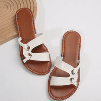Nataliya- Weiße flache Sandalen mit Schnallenverschluss in Weiß