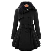 Yena - Stylischer Trenchcoat mit veganem Pelz in Schwarz