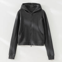 Damen Cropped Kapuzenjacke mit Reißverschluss und konturierten Eingrifftaschen Nord Taschen in Dunkelgraues Oberteil