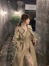 Damen Kastenförmiger Midilanger Trenchcoat mit weichem Fall und verstellbaren Manschetten Nord Taschen in Khaki